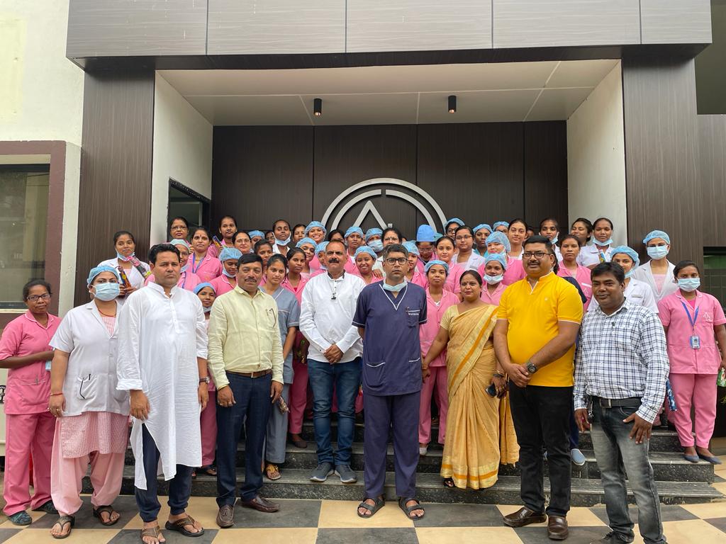 विश्व नर्सिंग दिवस : कोरोना के समय दिखा नर्स का जोश और जूनून, जीवन दांव पर लगा कर की सेवा