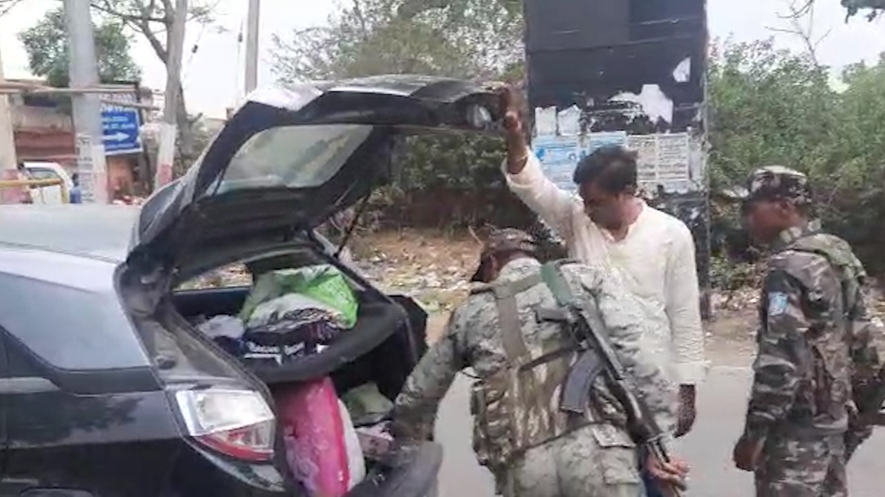 प्रथम चरण के मतदान के लिए बिहार की सीमाएं सील, वाहनों की सघन जांच जारी