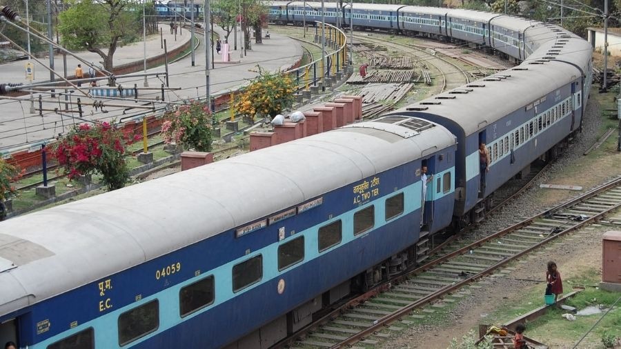 यात्रीगण ध्यान दें : ये ट्रेन हुईं रद्द, इनका बदला मार्ग