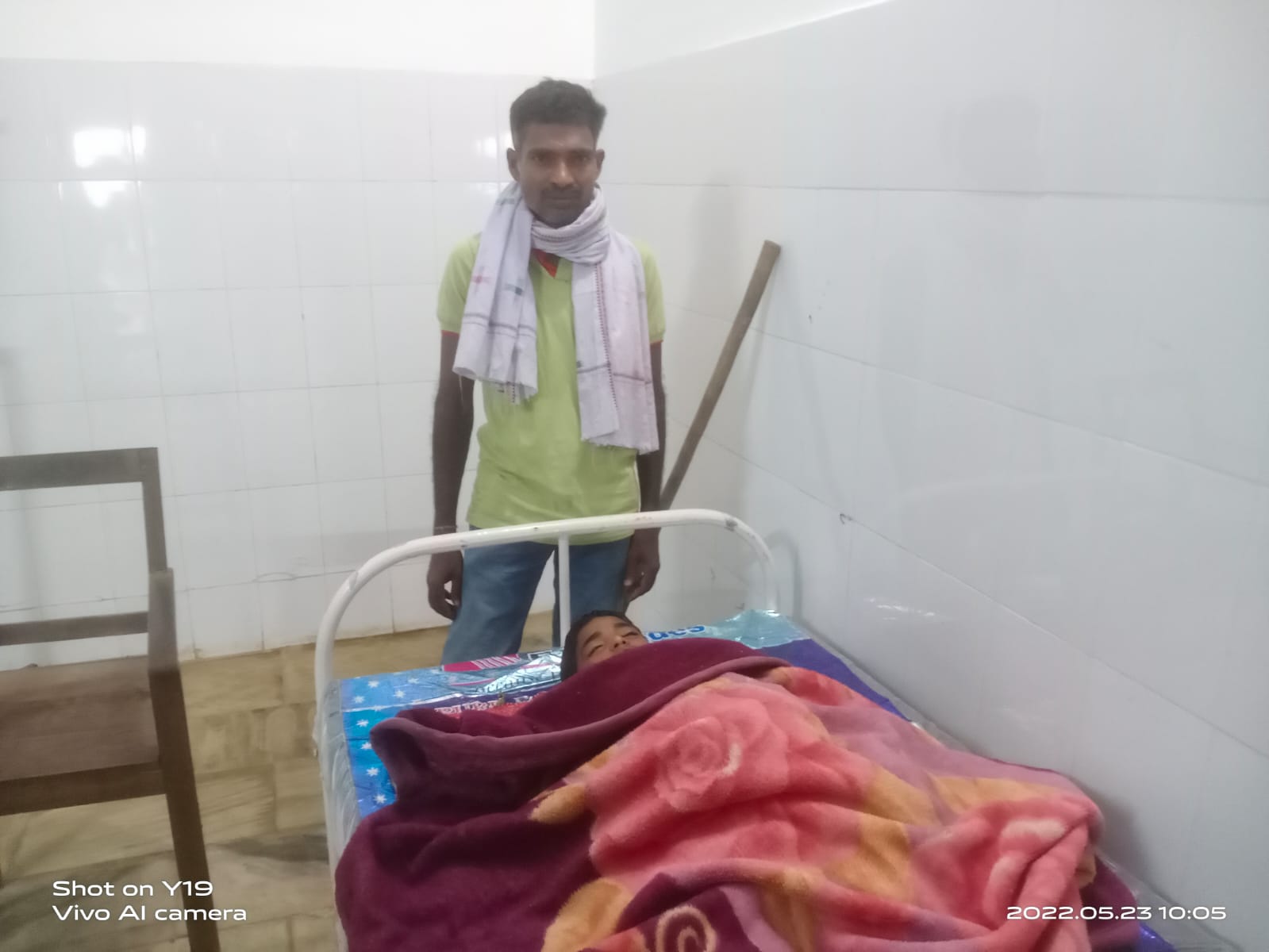 विषैले सांप ने मां-बेटे को डसा, बेटे की मौत, मां की हालत गंभीर