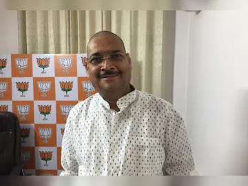 साहिबगंज डीएमओ विभूति कुमार के साथ फोटो लगाने पर दीपक प्रकाश ने दर्ज कराया एफआईआर