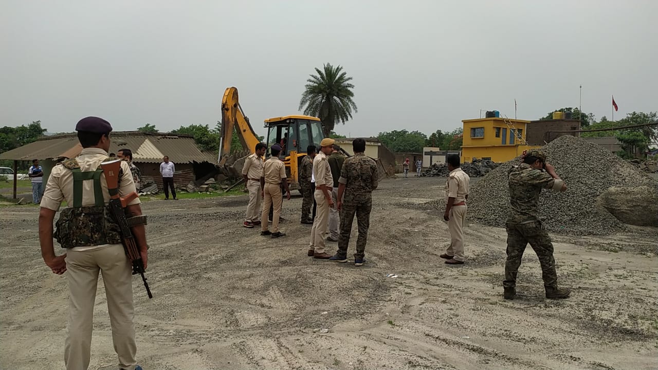 अवैध खनन मामले में 15 लोगों पर प्राथमिकी दर्ज, 7 गिरफ्तार