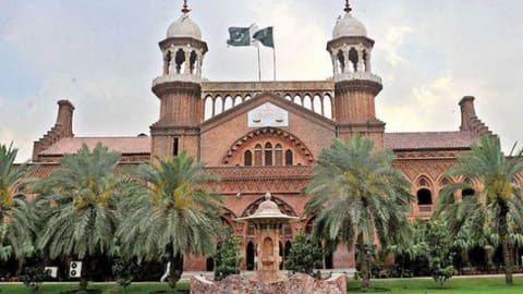 न्याय में देरी से नाराज पाकिस्तानी महिला ने लाहौर हाईकोर्ट के चीफ जस्टिस से कहा --  न्याय नहीं दे सकते, तो  भारत भेज दें