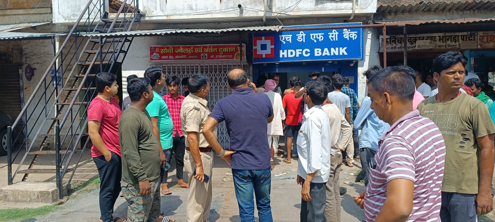 DHANBAD: तोपचांची में एटीएम उखाड़ कर ले गए चोर 