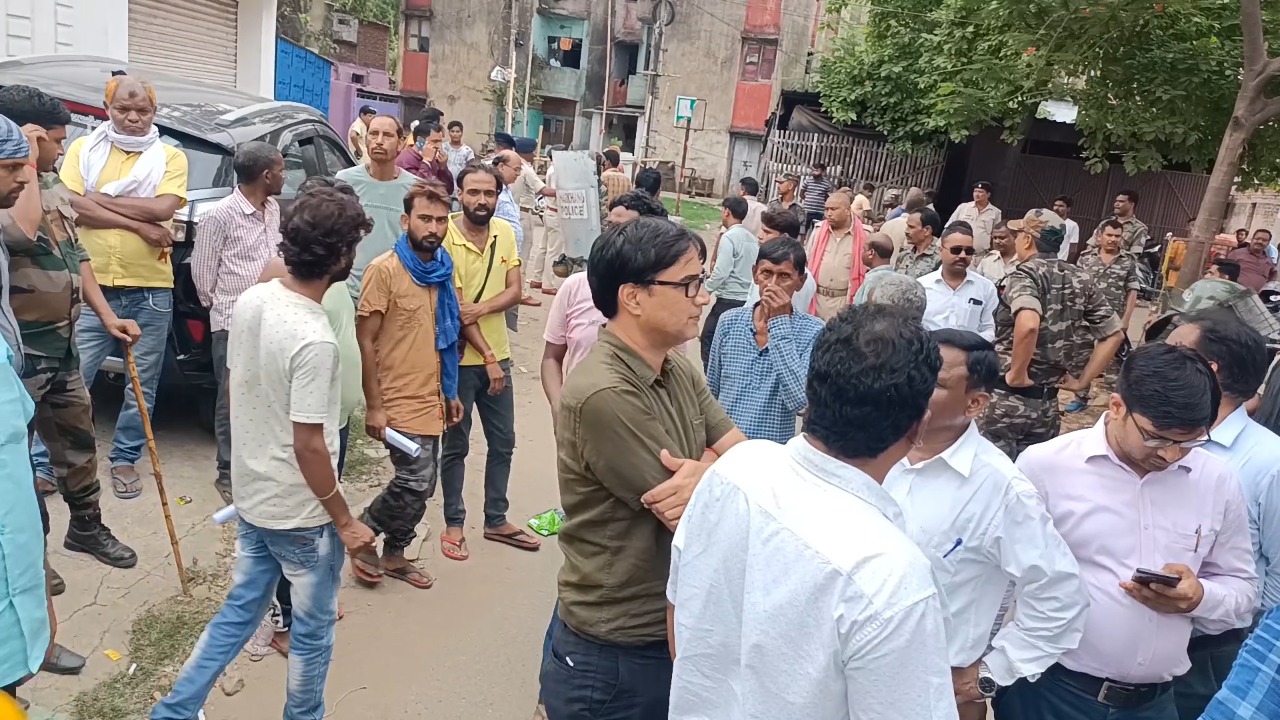 धनबाद की हाउसिंग कॉलोनी में दूसरे दिन हुए 11 घर सील, कल भी चलेगा अतिक्रमण विरोधी अभियान