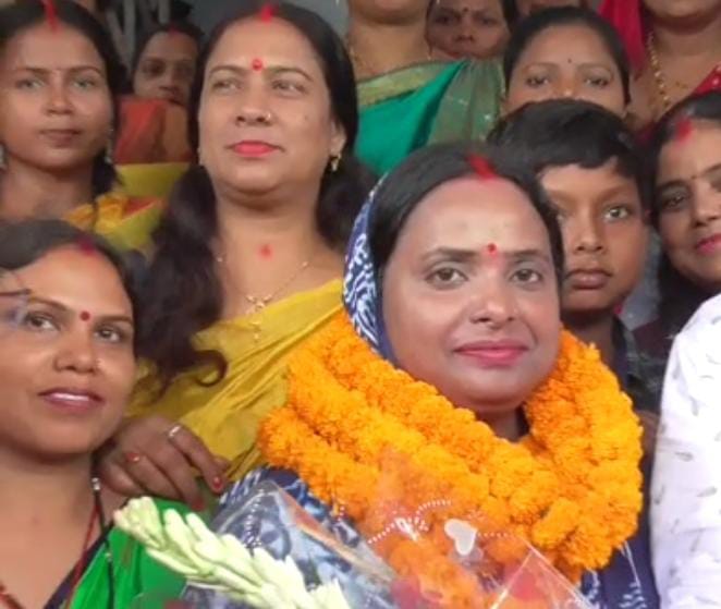 शारदा देवी ने जीती धनबाद जिला परिषद अध्यक्ष की हॉट सीट, भाजपा और ढुल्लू महतो का मिला समर्थन