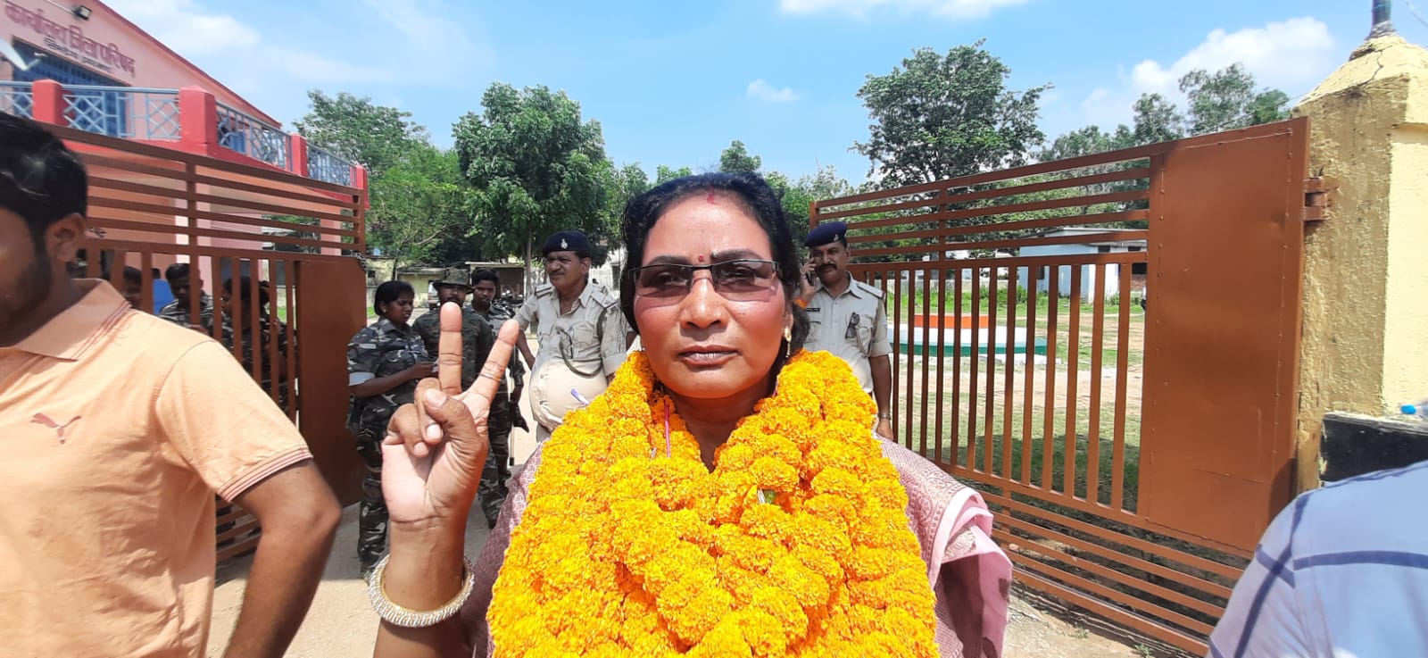 ना चली पैसों की खनक, ना ही चली पाॅवर की गर्मी, विधायक पत्नी को हरा रोज बनी जिप अध्यक्ष