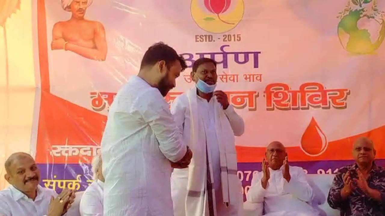 जमशेदपुर में रक्तदान किया अर्जुन मुंडा ने, कहा- ब्लड का दूसरा कोई विकल्प नहीं