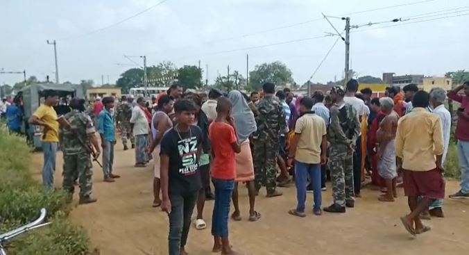 DUMKA: शौच के लिए जा रहा था धुरन,  हाइवा ने कुच'ला