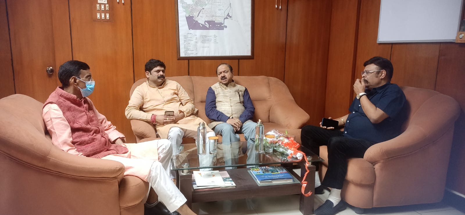 रांची सांसद संजय सेठ ने तीनों विभागों के निदेशक के साथ की बैठक, HEC की समस्याओं का उठाया मुद्दा