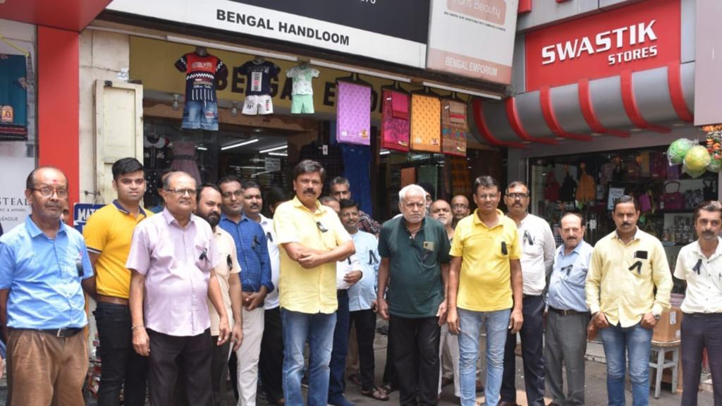 धनबाद को दस घंटे भी बिजली नहीं , व्यवसायी उतरे सड़क पर