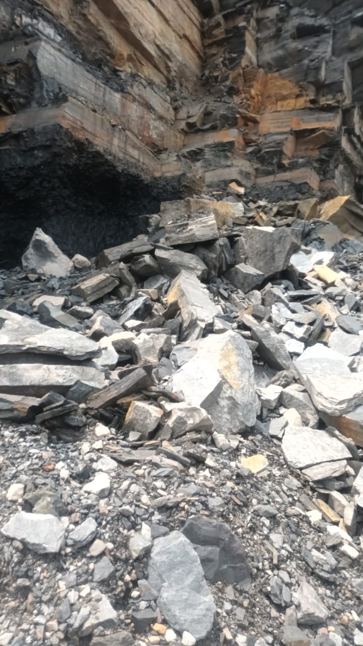 BREAKING :Barora में अवैध माइनिंग वाली चाल धंसी, चार घायल 