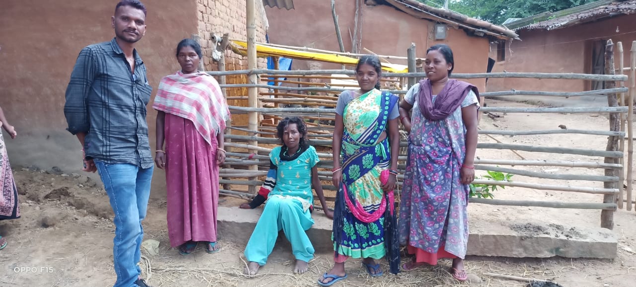 Simdega: पुलिस बनी मित्र, बिछड़े विक्षिप्त को परिजनों से मिलाया