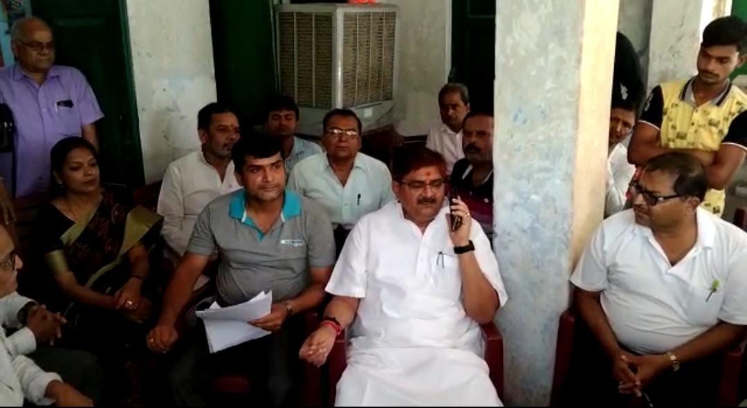 धनबाद के प्यासे लोग पहुंचे विधायक के पास, फिर राज सिन्हा ने क्या कहा, आप भी पढ़िए