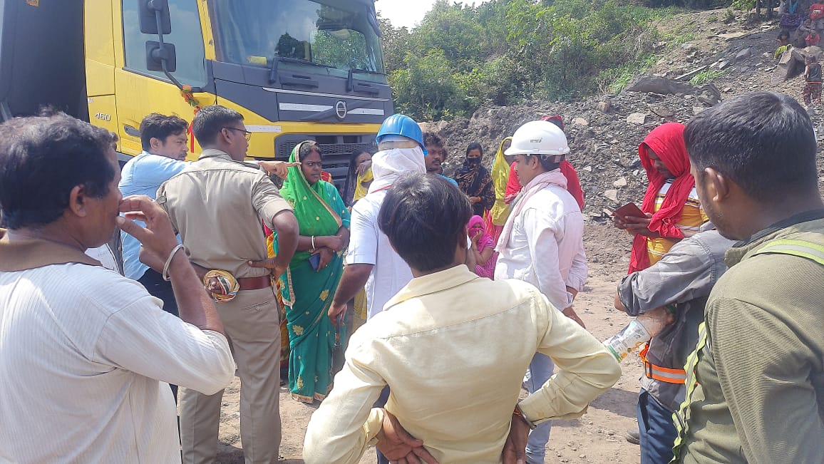 हैवी ब्लास्टिंग से गुस्से में थे ग्रामीण, नहीं करने की शर्त पर मानें 