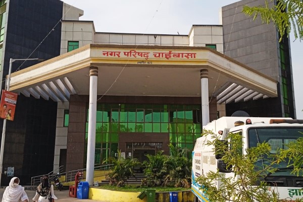 चाईबासा: मीना बाजार की बंदोबस्ती में मिली भारी गड़बड़ी, SDO ने कार्यपाल क पदाधिकारी को किया शोकॉज़   