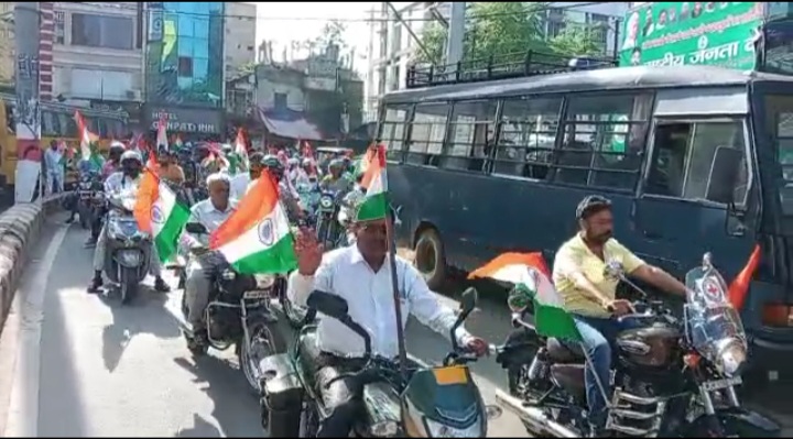 बाबानगरी में हर घर तिरंगा अभियान की हुई शुरुआत, चैम्बर के बाइक रैली में शामिल हुए सैकड़ों लोग