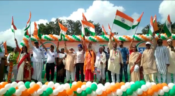 लौह नगरी में हर घर तिरंगा कार्यक्रम में शामिल हुए हजारों की संख्या में स्कूली बच्चे