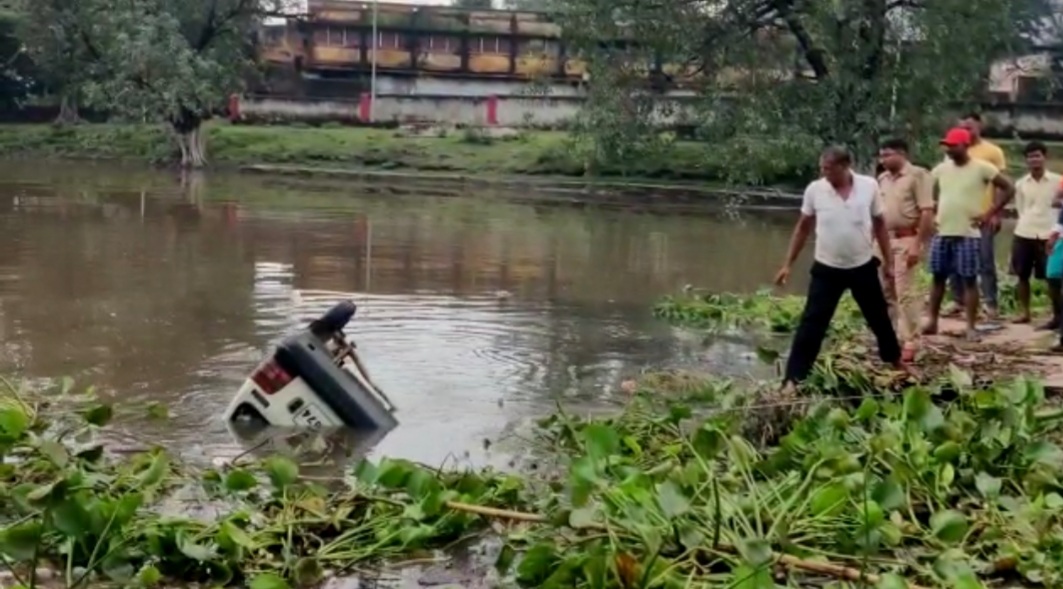 निकले थे पड़ोसी के दाह-संस्कार में शामिल होने ,झमाझम बारिश ने ले ली जान
