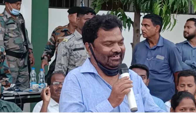 लोहरदगा में शिक्षा मंत्री का बयान, जेएमएम के सभी विधायक एकजुट, सरकार पर कोई खतरा नहीं