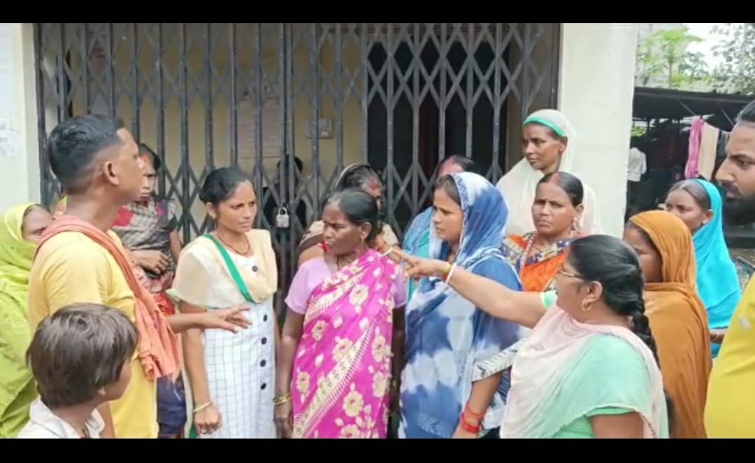 कार्यालय में न तो साहब हैं और ना कोई कर्मचारी, जानिए झरिया के लोगो ने कब कहीं ये बातें 