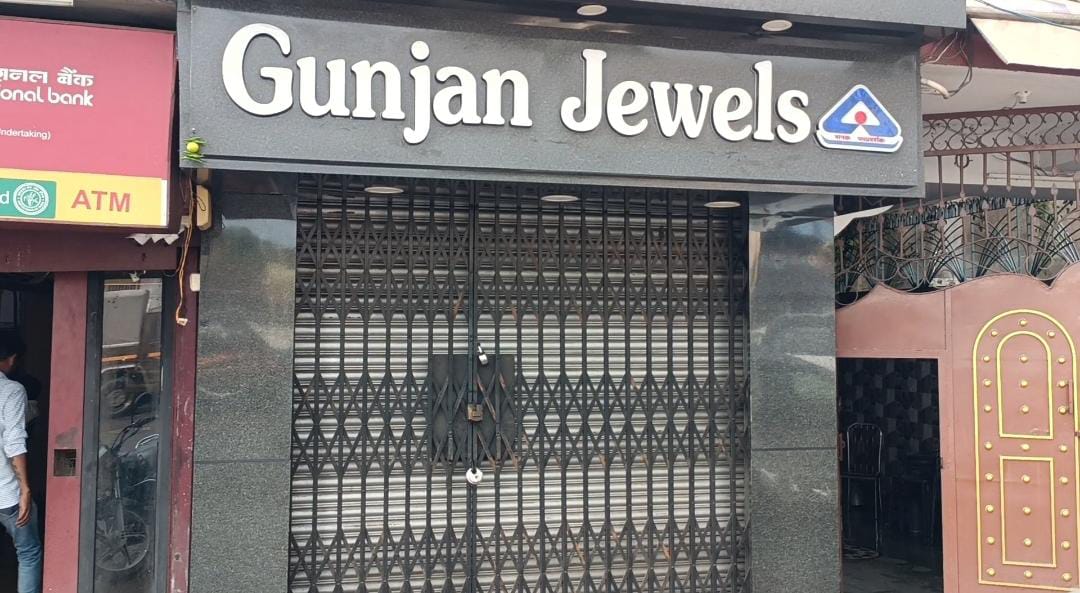 DHANBAD: एक तरफ धनसार थाना, दूसरी ओर बैंक मोड पुलिस स्टेशन, फिर भी डकैतों की ढिठई देखिये