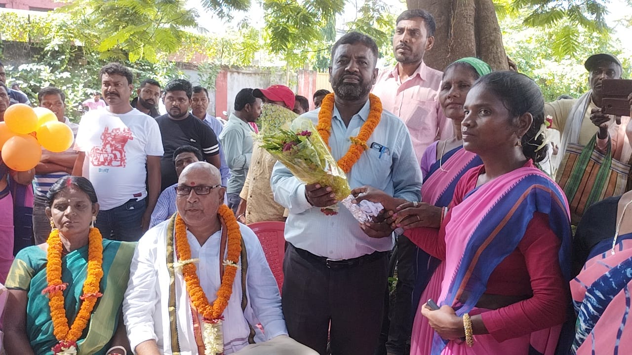 आंगनबाड़ी सेविकाओं ने निकाली आभार यात्रा, गोड्डा के पूर्व विधायक संजय यादव भी हुए शरीक