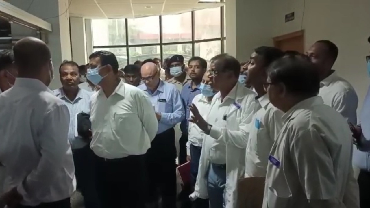 SNMMCH धनबाद: वेंटिलेटर की सुविधा होने के बाद भी लगातार हो रही बच्चों की मौत! जानिए वजह