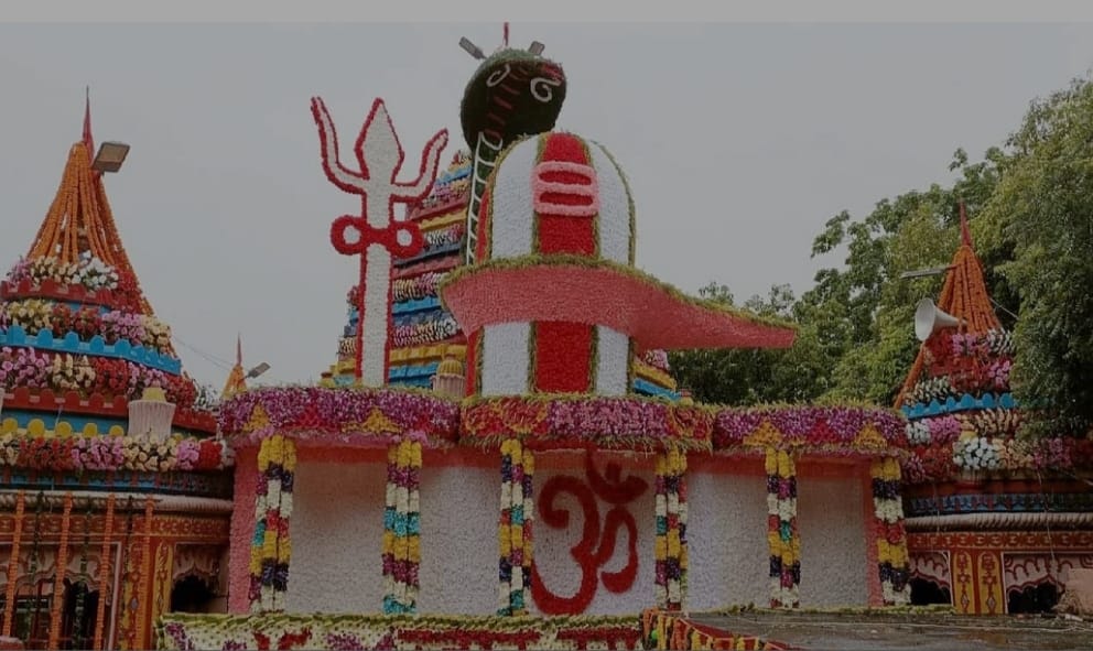 कोलकाता और विदेशों से लाए गए फूलों से सजा मां छिन्नमस्ता मंदिर, आकर्षक सज्जा देख श्रद्धालु हो रहे है मोहित
