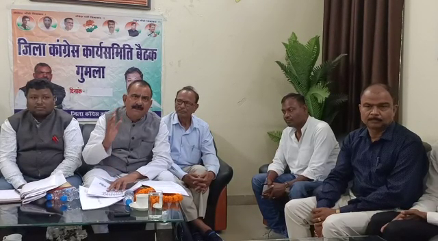 कांग्रेस नेता आलोक दुबे पहुंचे गुमला, कांग्रेस और जेएमएम के गठबंधन पर की खास चर्चा