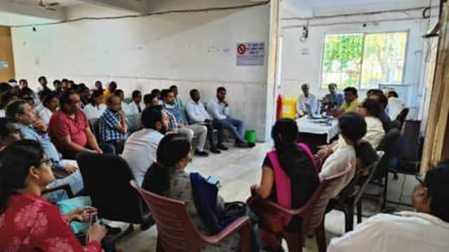 धनबाद: सिविल सर्जन हुए रेस, डॉक्टरों और कर्मचारियों को पढ़ाया कर्तव्य का पाठ