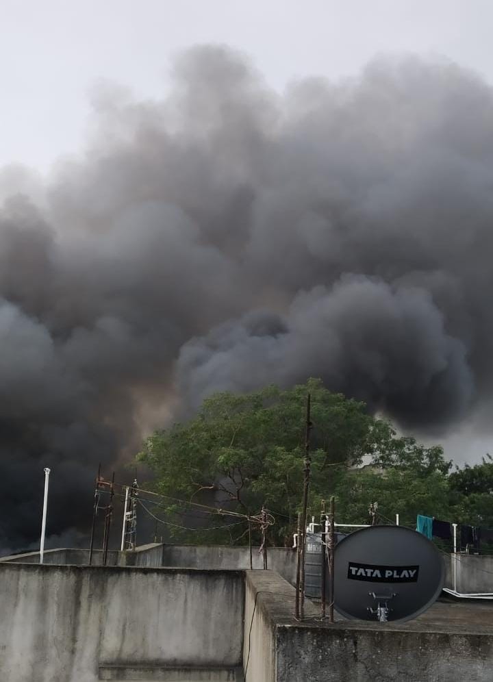 रांची:  एयरटेल के वेयरहाउस में लगी भीषण आग, लाखों का नुकसान    