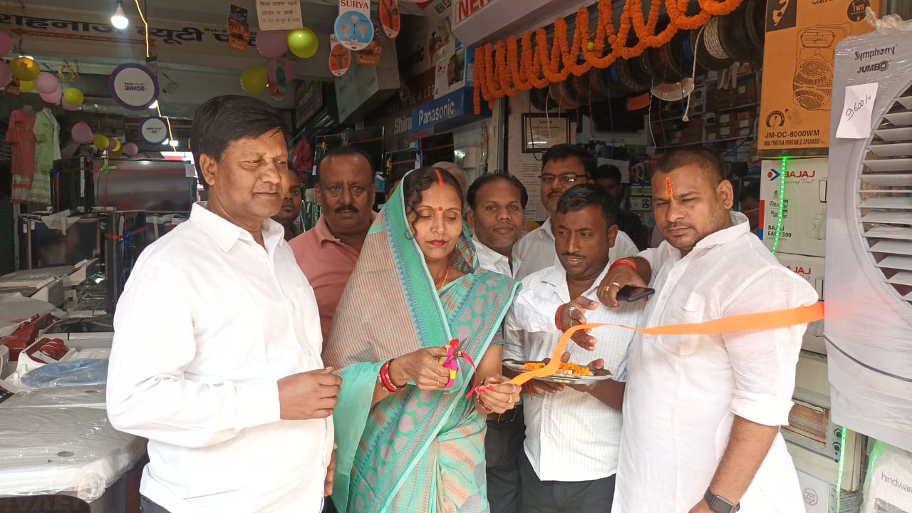 ऑनलाइन खीरदारी ने बाजार को किया प्रभावित, पलामू में धनतेरस के बाजार में मंदी