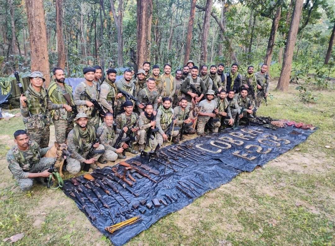 झारखंड के बूढ़ा पहाड़ में नक्सलियों ने छुपाया था लाखों का हथियार, सीआरपीएफ ने किया बरामद 