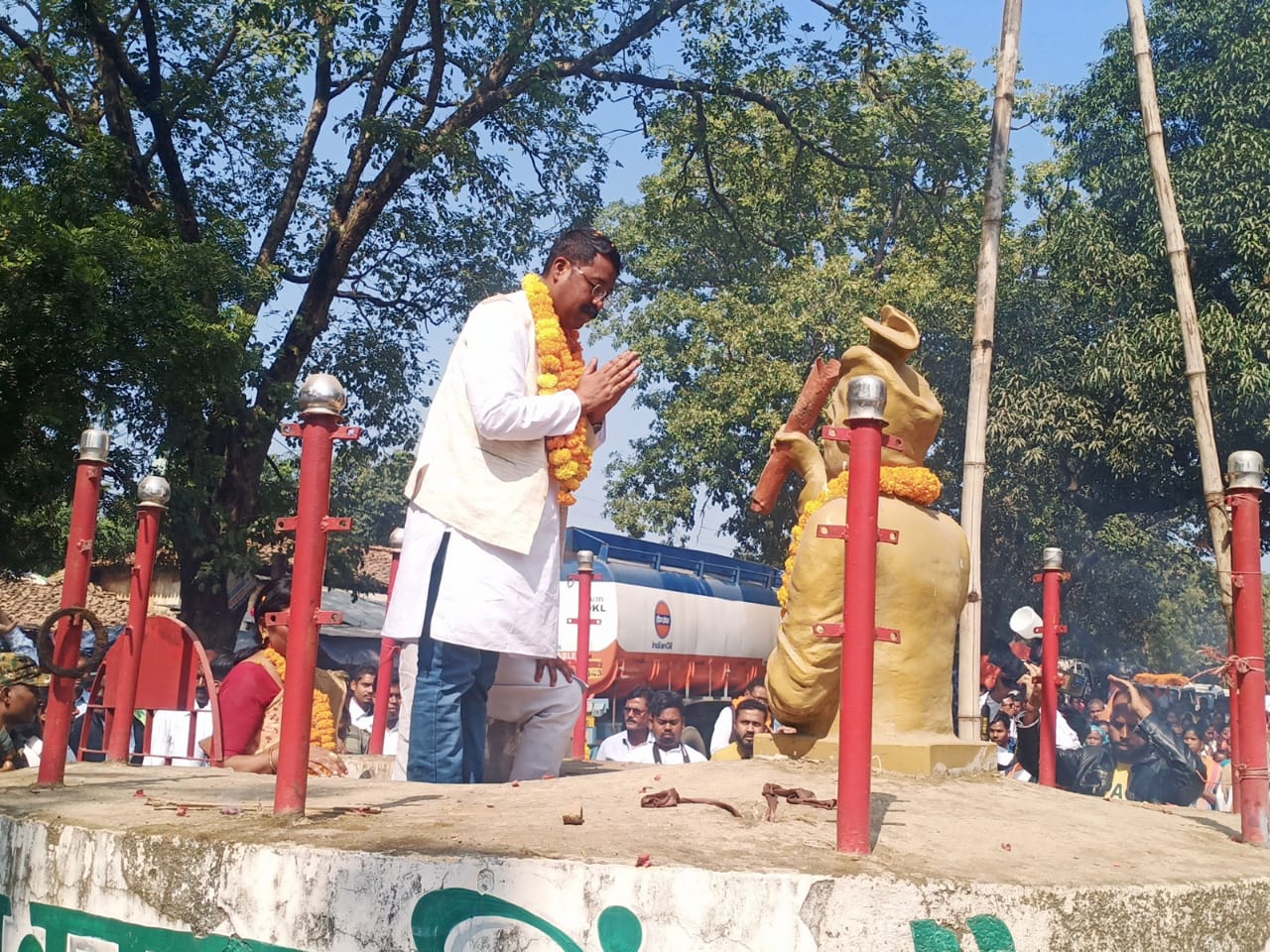 सिमडेगा : कैश कांड में फंसने के बाद पहली बार अपने क्षेत्र पहुंचे कोलेबिरा विधायक, समर्थकों ने किया भव्य स्वागत