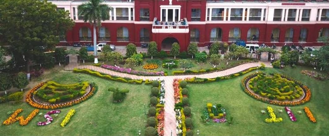 आंध्र प्रदेश का छात्र आईआईटी आईएसएम के हॉस्टल से 24 घंटे से लापता,जानिए कैसे हो रही खोज