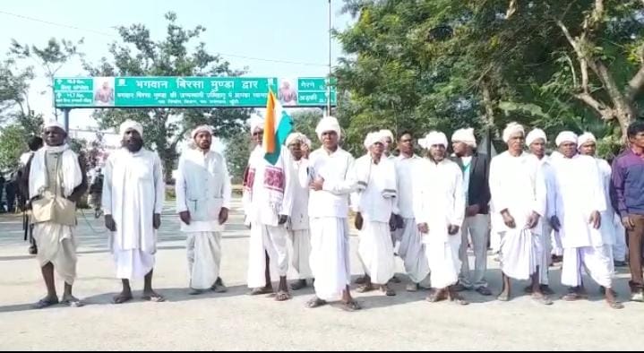 राष्ट्रपति दौरे को लेकर बिरसा समाज के लोगों को पुलिस ने रोका, भगवान बिरसा की प्रतिमा पर जा रहे थे जल चढ़ाने