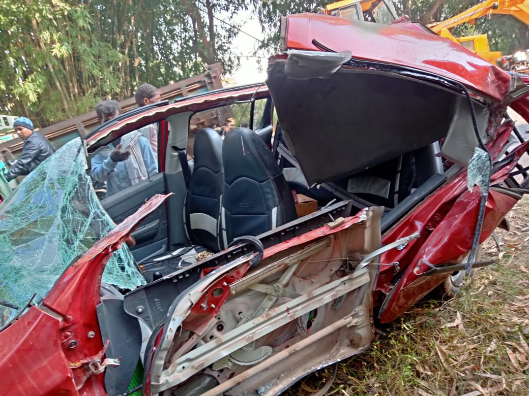 गिरिडीह: गिट्टी लोड ट्रैक्टर को चार पहिया वाहन ने मारी टक्कर, पांच जख्मी