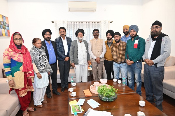 CM हेमंत सोरेन ने बस हादसे में मृत सिख समुदाय के 7 आश्रितों को दी तीन-तीन लाख की सहायता राशि