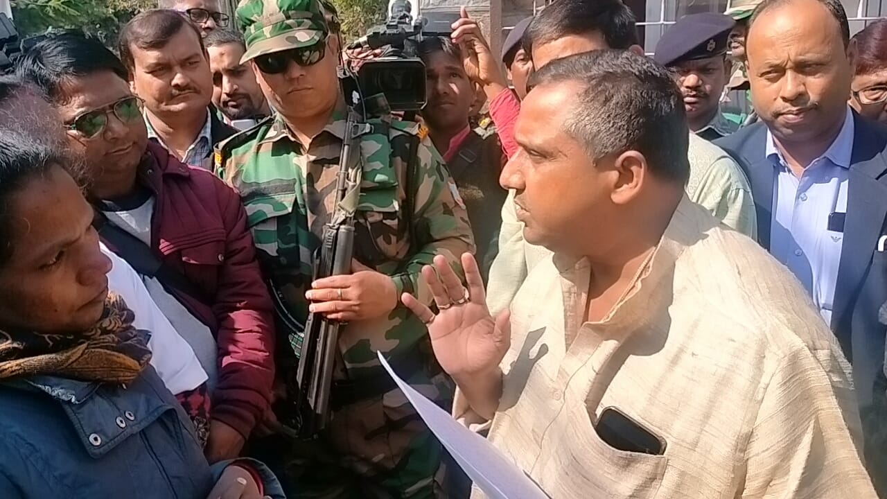 अपनी मांगों को लेकर स्वास्थ्य मंत्री बन्ना गुप्ता से मिले NHM कर्मी, स्वास्थ्य मंत्री ने समस्याओं के निदान का दिया भरोसा