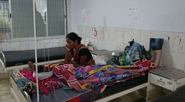 मंत्री रामेश्वर उरांव के जिला में चरमराई स्वास्थ्य व्यवस्था, सबसे बड़े अस्पताल में चिकित्सकों की घोर कमी से मरीज परेशान 