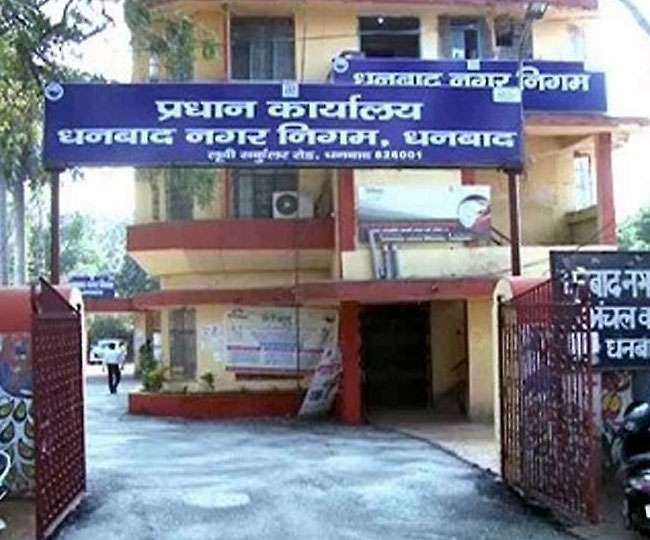 BCCL के माइनिंग आउटसोर्सिंग कंपनी में खड़ी टैंकर पर अपराधियों ने लगाई आग, जांच में जुटी पुलिस