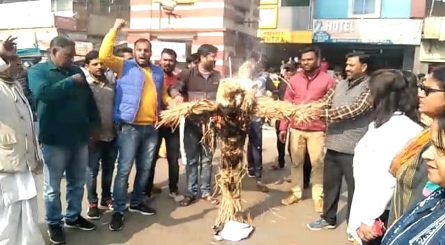 देवघर: पाकिस्तान के विदेश मंत्री बिलावल भुट्टो जरदारी का भाजपा कार्यकर्ताओं ने फूंका पुतला, पीएम मोदी के खिलाफ बिलावल भुट्टो ने की थी अभद्र टिप्पणी   