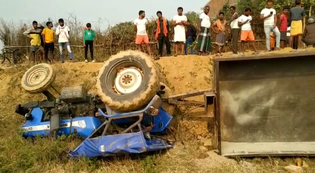 बोकारो : ट्रैक्टर के नीचे दबने से दो व्यक्ति की मौत, दो अन्य घायल