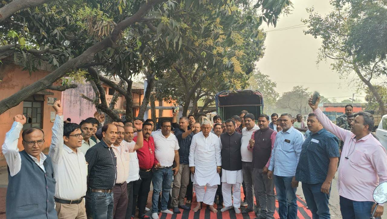 हड़ताल का आज तीसरा दिन, खाद्यान्न संकट के आसार के बीच बरवाअड्डा मंडी पहुंच रहे जनप्रतिनिधि