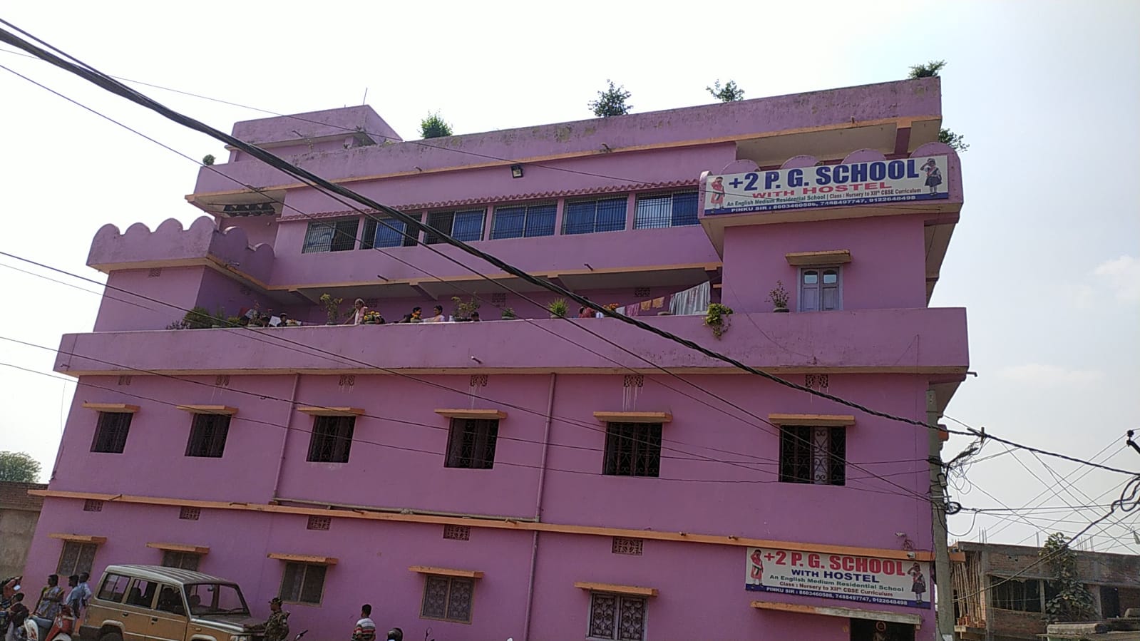 दुमका : स्कूल की छत से गिरकर छात्र की मौत, जांच में सामने आई लापरवाही, जिम्मेवार कौन?