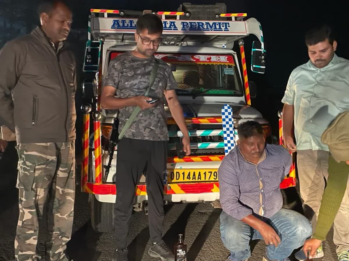 रांची में आधी रात के बाद की जाती है अवैध शराब की तस्करी, छापेमारी में 100 पेटी शराब जब्त