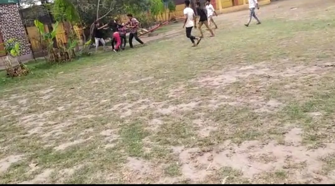 यह है धनबाद की झरिया, यहां लड़कियां बदतमीजी का विरोध करती हैं तो शोहदों का दल कर देता है पिटाई 