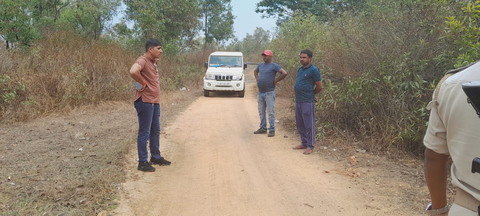 देवघर में दिन दहाड़े कोयला कारोबारी से बंदूक की नोक पर चार लाख की लूट