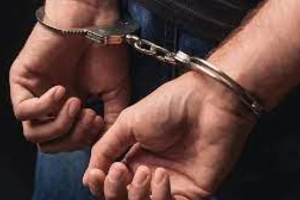 चाईबासा से लाखों रुपए गबन का आरोपी गिरफ्तार, अहमदाबाद पुलिस ने की कार्रवाई